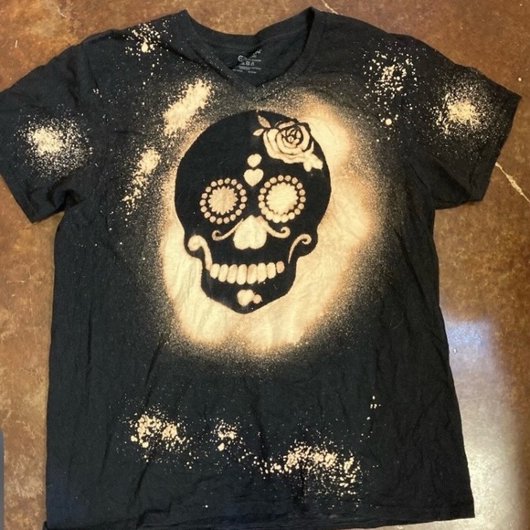 Ladies Gildan Bleached Sugar Skull T-Shirt Halloween Spooky - Picture 1 of 3